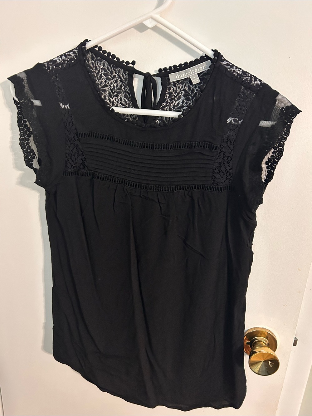 Daniel Rainn Black Lace Yoke Cap Sleeve Blouse